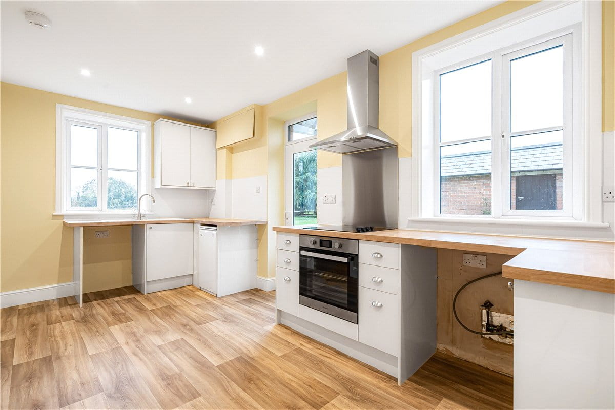 2 bedroom house, Manor Farm Cottages, Ardley Road OX25 - Available