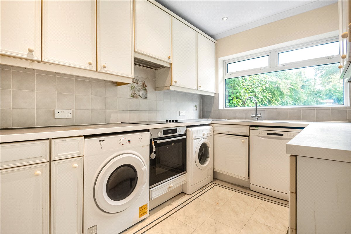 4 bedroom bungalow, The Greenway, Ickenham UB10 - Available