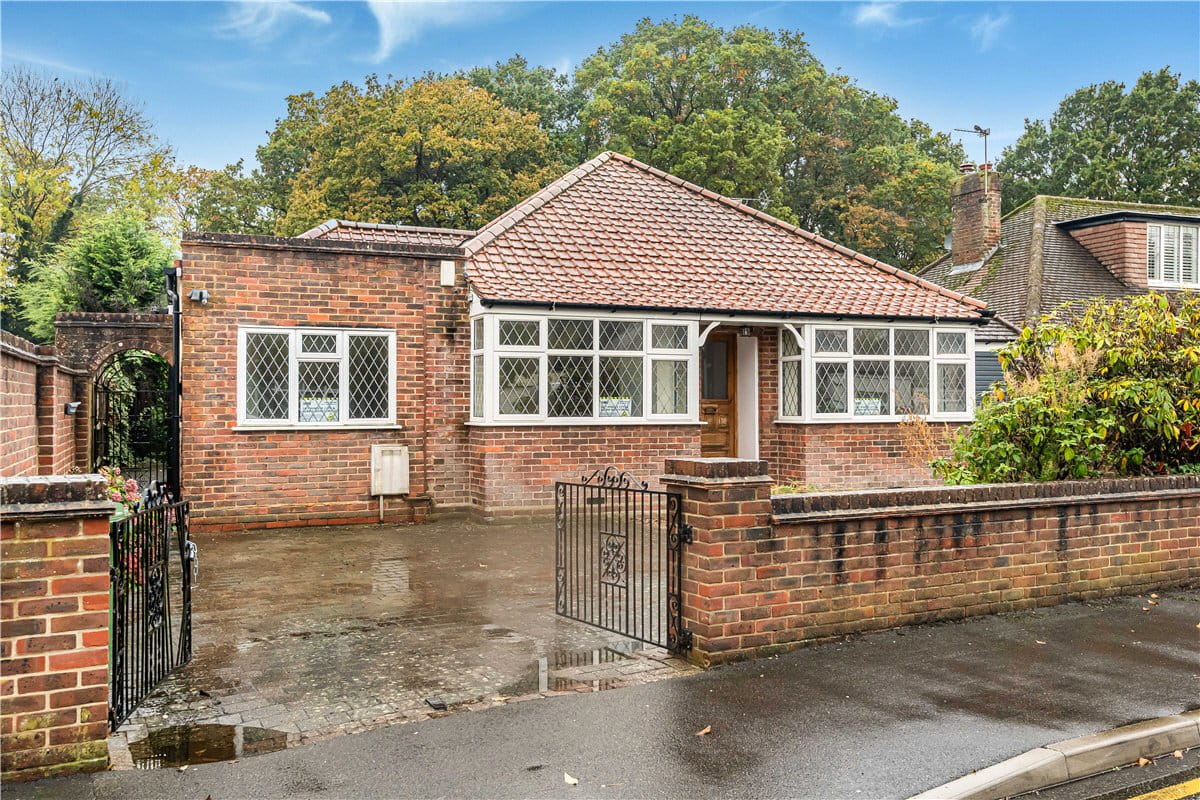 4 bedroom bungalow, The Greenway, Ickenham UB10 - Available