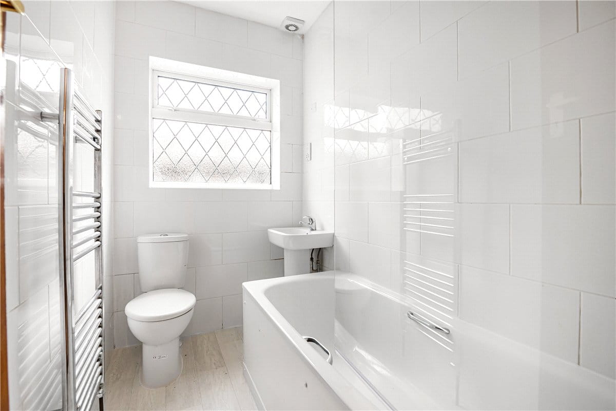 4 bedroom bungalow, The Greenway, Ickenham UB10 - Available