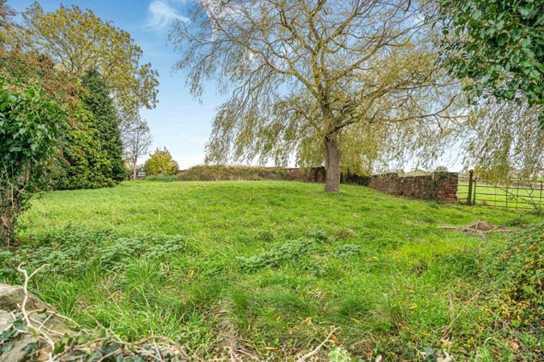 3 bedroom bungalow, Woodthorpe Road, Shuttlewood S44 - Under Offer