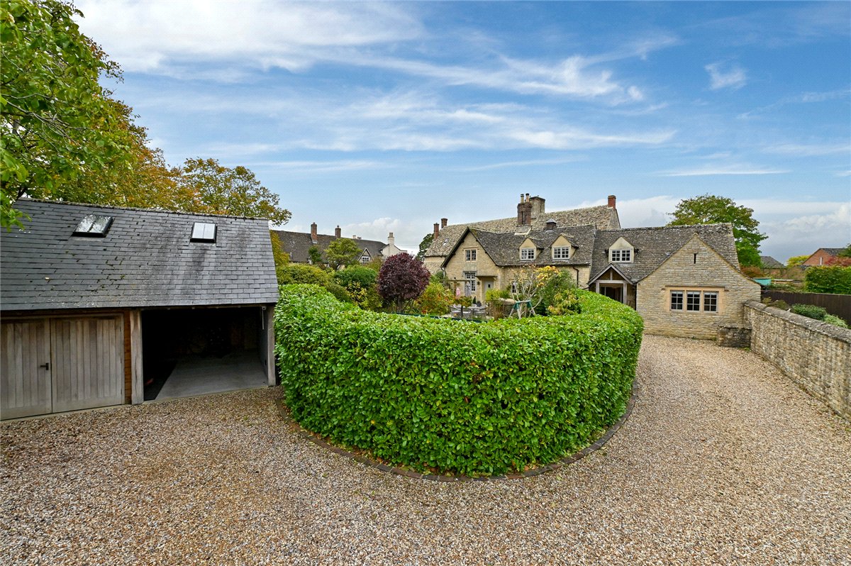 4 bedroom house, Witney Road, Ducklington OX29 - Available