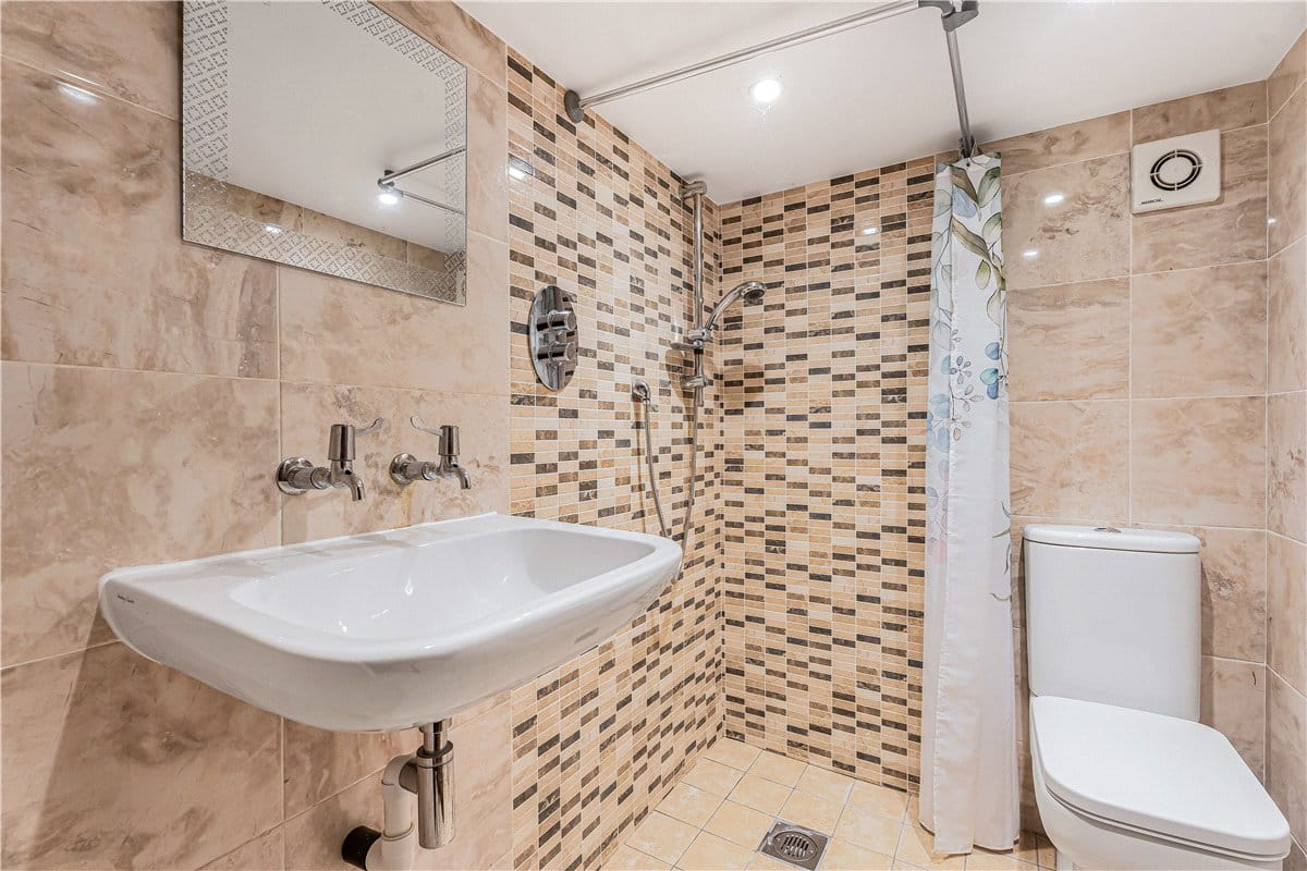 4 bedroom house, Frith Hill, South Heath HP16 - Available