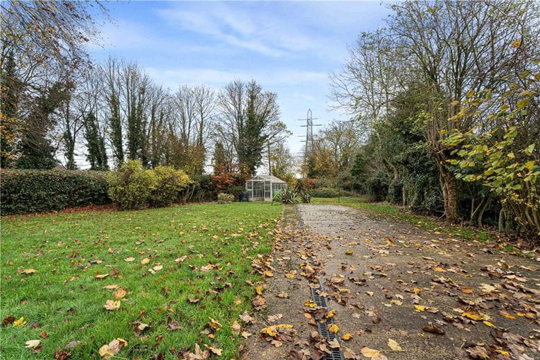 4 bedroom house, Frith Hill, South Heath HP16 - Available