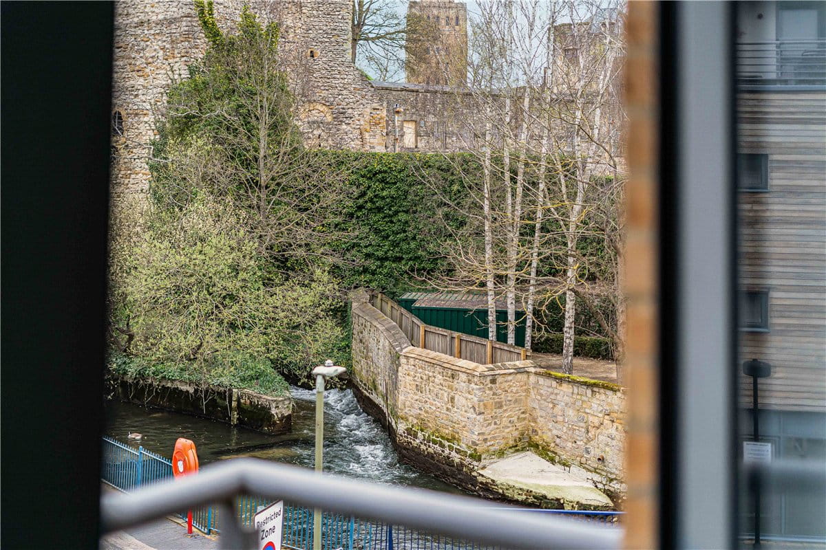 2 bedroom flat, Woodin's Way, Oxford OX1 - Let Agreed