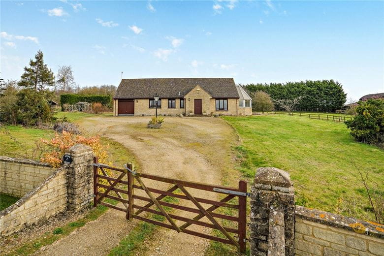 3 bedroom bungalow, Lew, Bampton OX18 - Sold