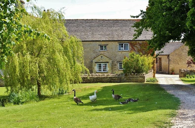  bedroom house, Lew, Bampton OX18 - Available