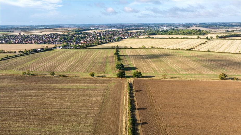 1,728 acres Country Estate, Finedon, NN9 - Available