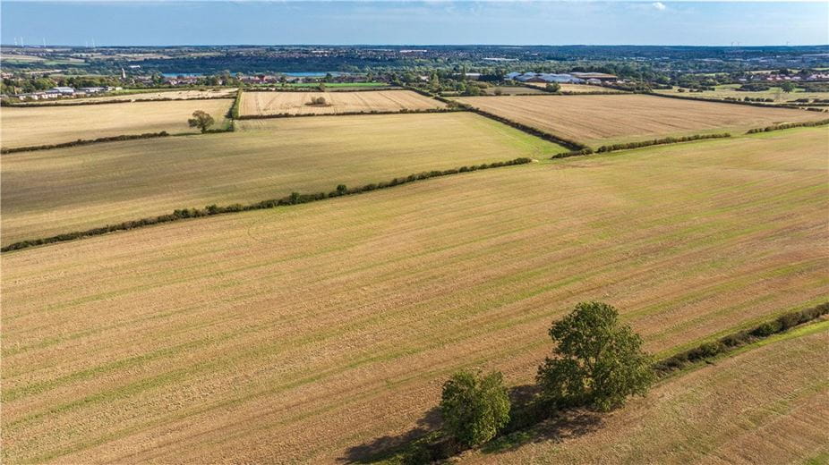 1,728 acres Country Estate, Finedon, NN9 - Available