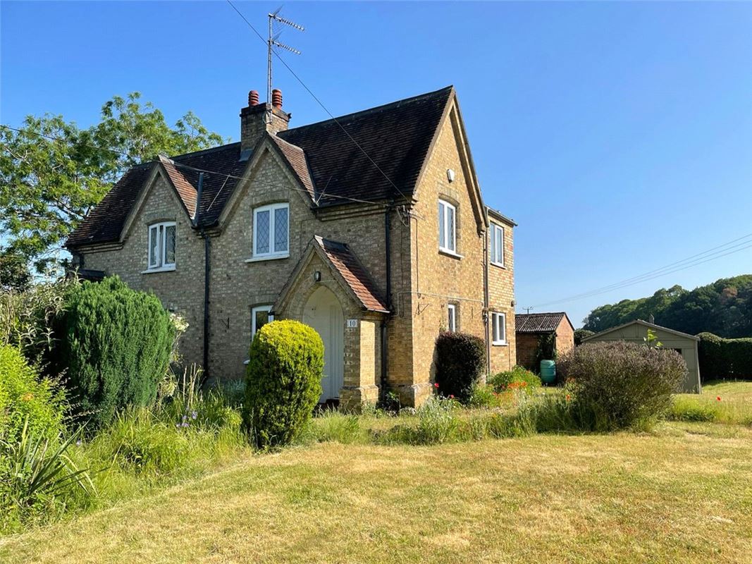 3 bedroom house, Tingrith Road, Eversholt MK17 - Available