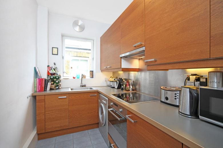 2 bedroom flat, Danehurst Street, London SW6 - Let Agreed