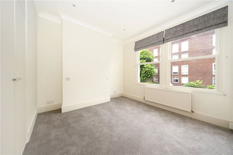 3 bedroom house, Holyport Road, London SW6 - Available