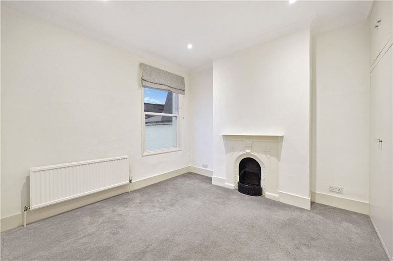 3 bedroom house, Holyport Road, London SW6 - Available
