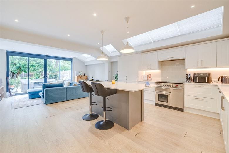 2 bedroom flat, Niton Street, Bishops Park SW6 - Let Agreed