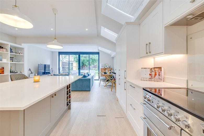 2 bedroom flat, Niton Street, Bishops Park SW6 - Let Agreed