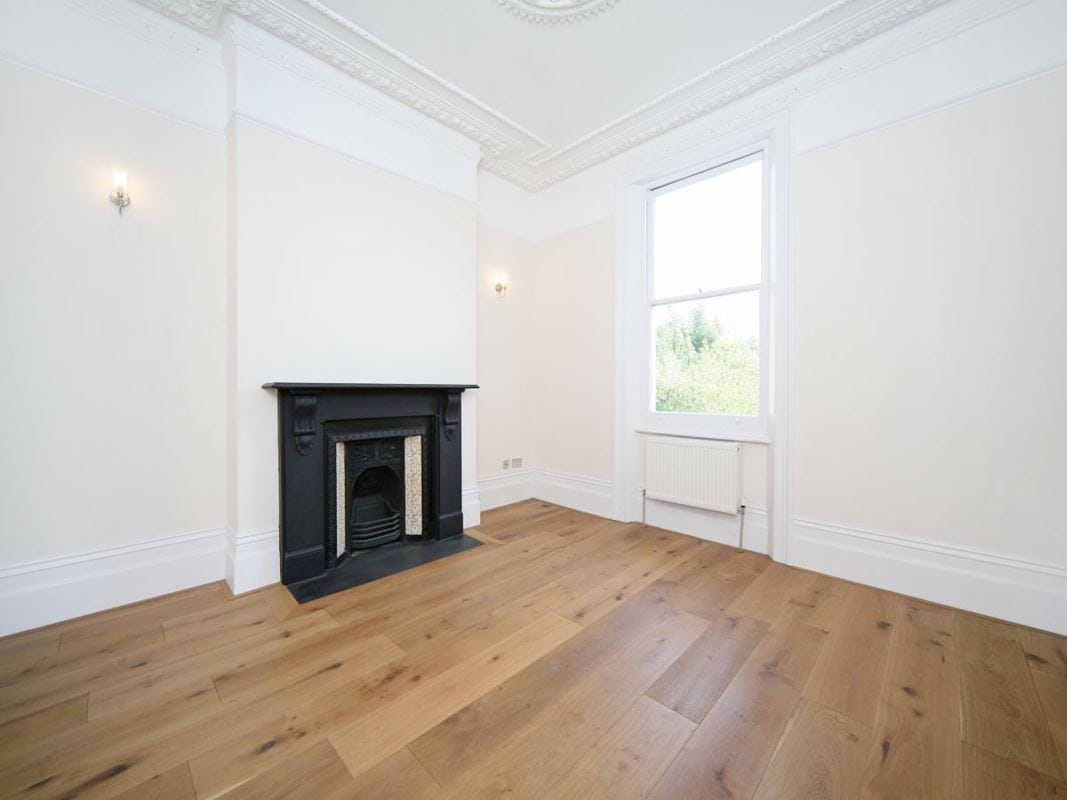 1 bedroom flat, Dorncliffe Road, London SW6 - Available