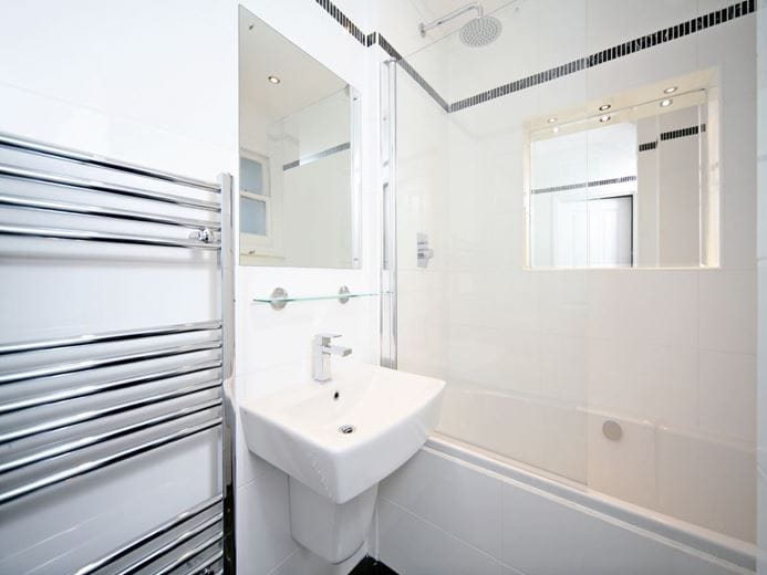 1 bedroom flat, Dorncliffe Road, London SW6 - Available