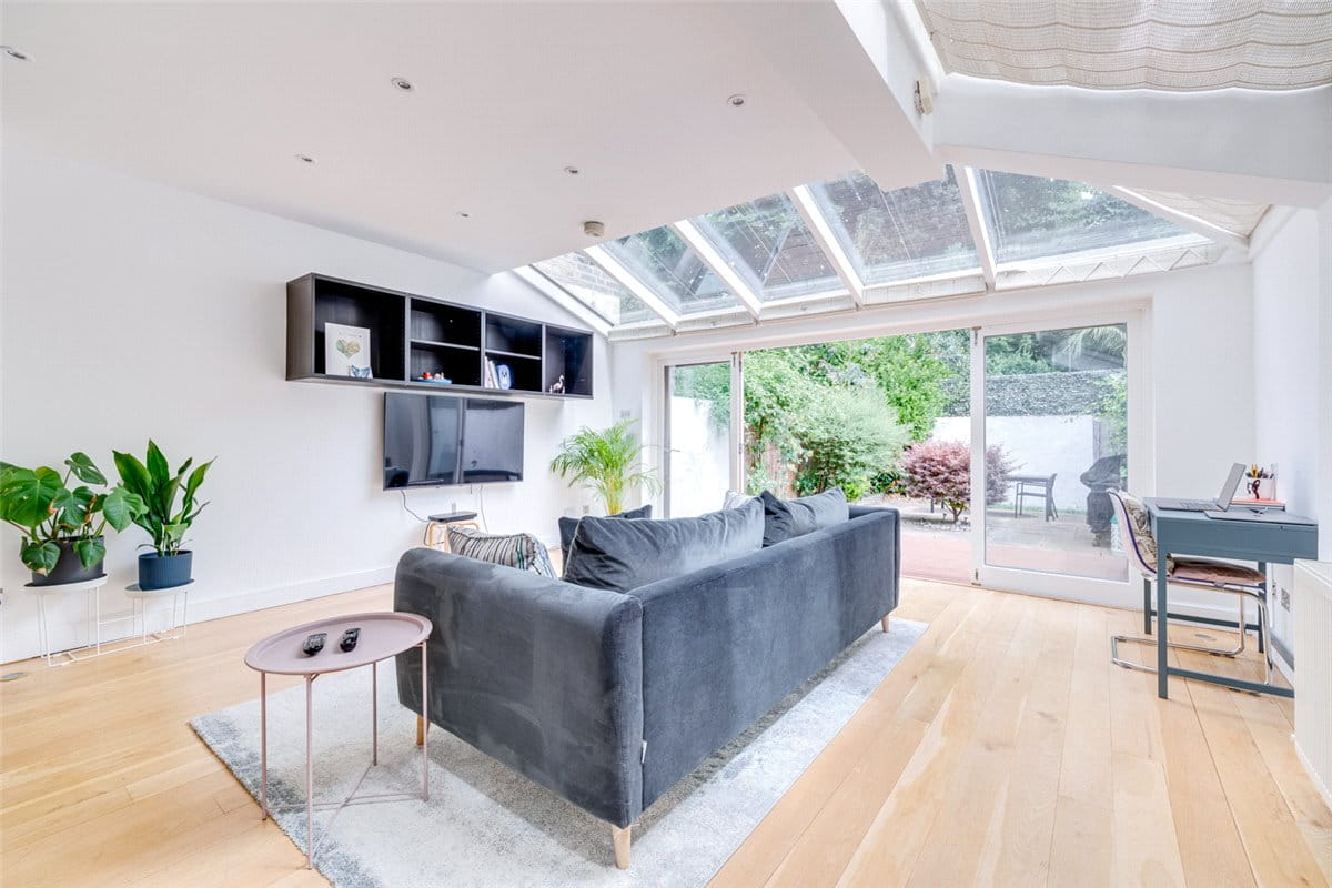 2 bedroom flat, Woodlawn Road, London SW6