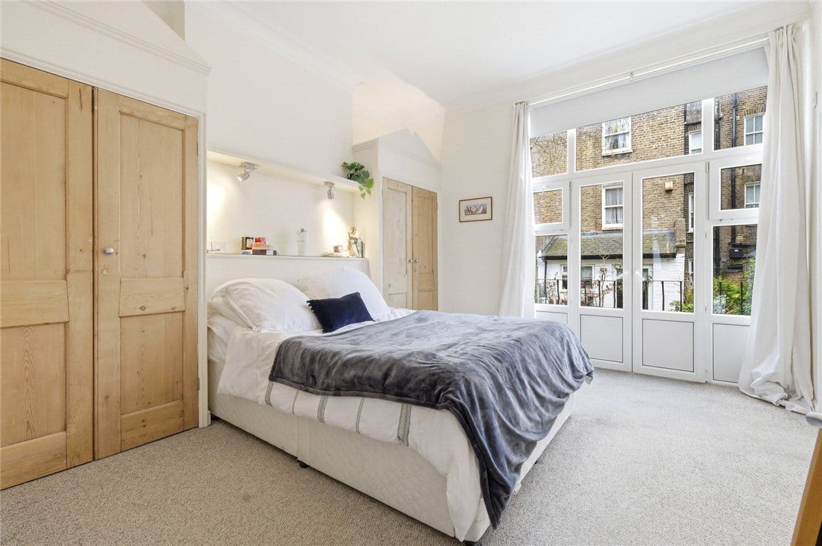1 bedroom flat, Crookham Road, London SW6 - Available