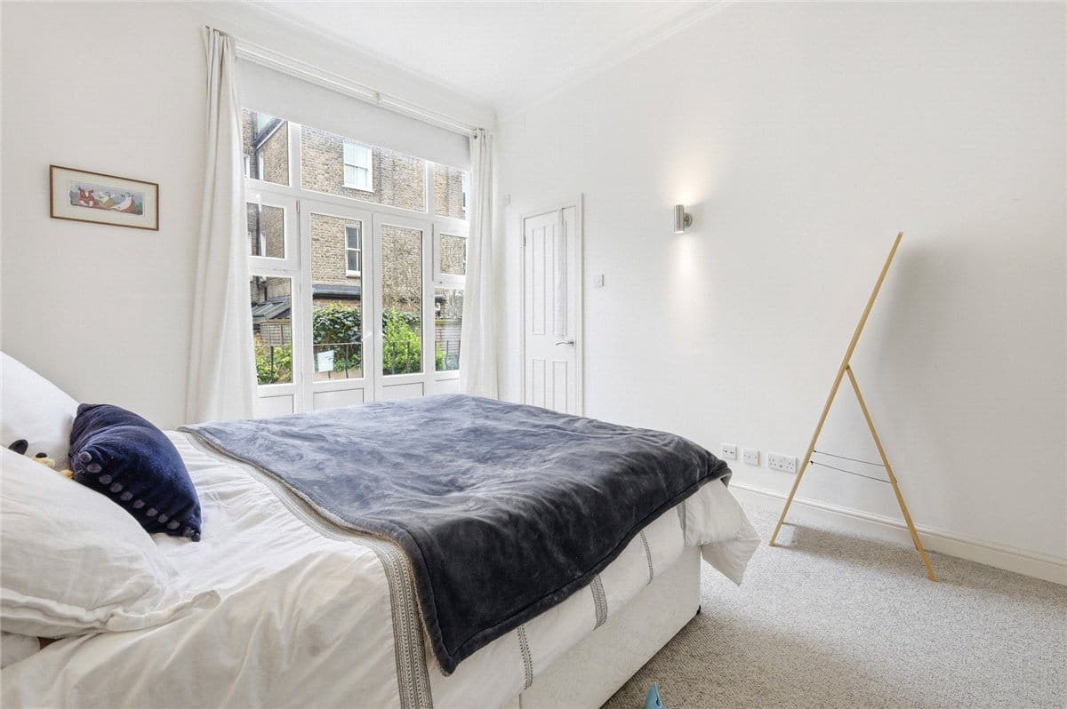 1 bedroom flat, Crookham Road, London SW6 - Available