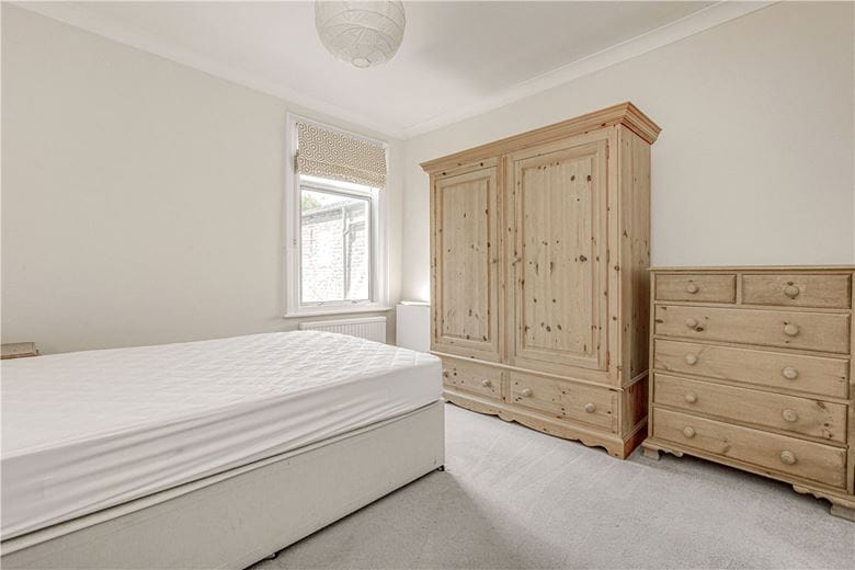 2 bedroom flat, Langthorne Street, London SW6 - Let Agreed