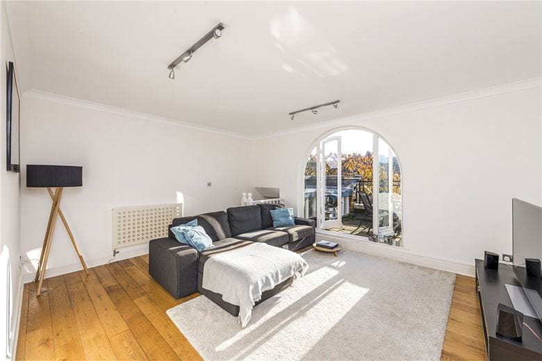 2 bedroom maisonette, Marryat Square, Wyfold Road SW6 - Let Agreed