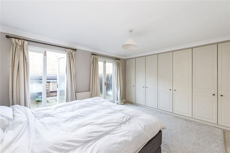2 bedroom maisonette, Marryat Square, Wyfold Road SW6 - Let Agreed
