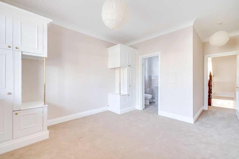 4 bedroom house, Lysia Street, London SW6