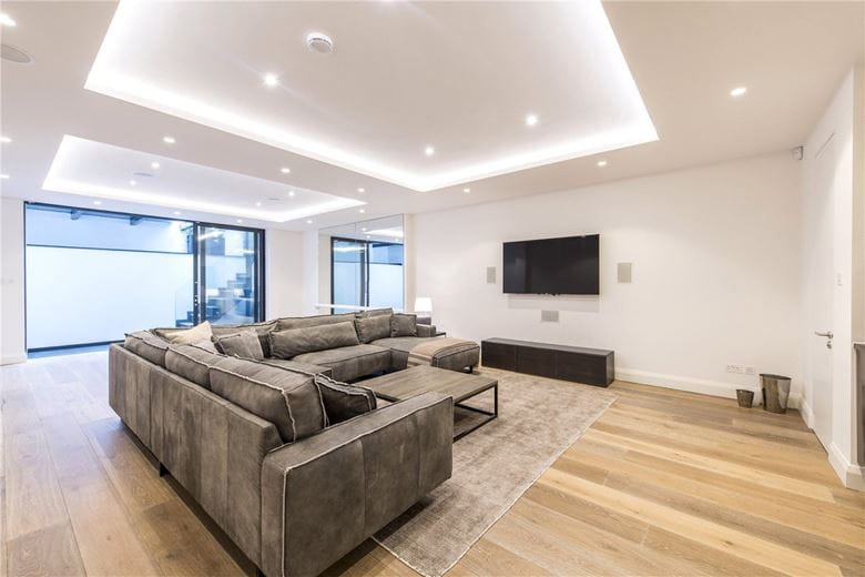 6 bedroom house, Stevenage Road, London SW6 - Available