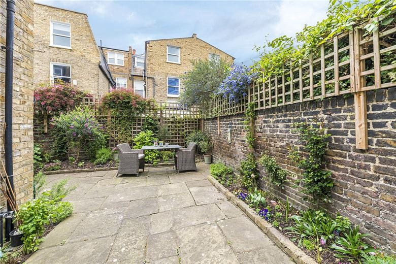 2 bedroom flat, Hestercombe Avenue, London SW6 - Let Agreed