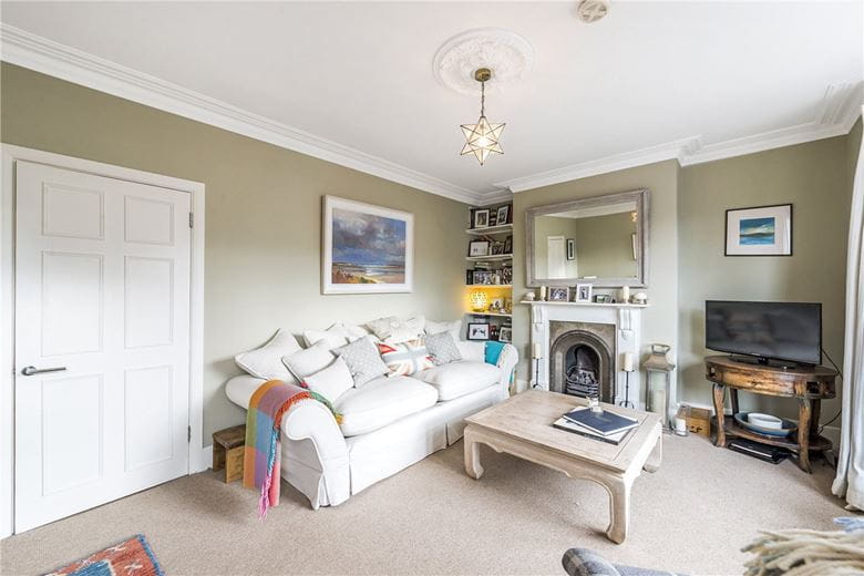 2 bedroom flat, Inglethorpe Street, London SW6 - Let Agreed