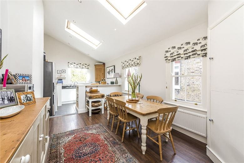 2 bedroom flat, Inglethorpe Street, London SW6 - Let Agreed