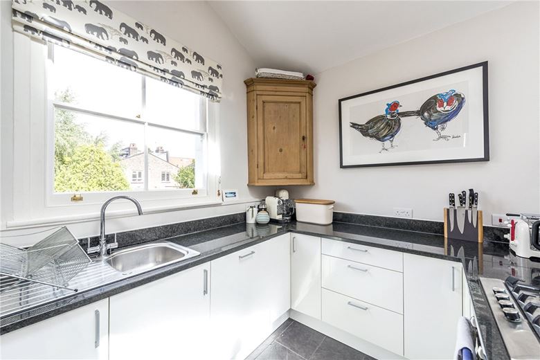 2 bedroom flat, Inglethorpe Street, London SW6 - Let Agreed
