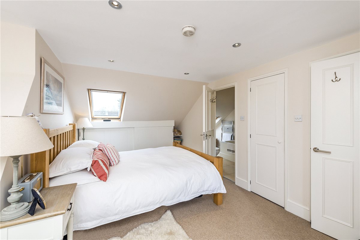 2 bedroom flat, Inglethorpe Street, London SW6 - Let Agreed