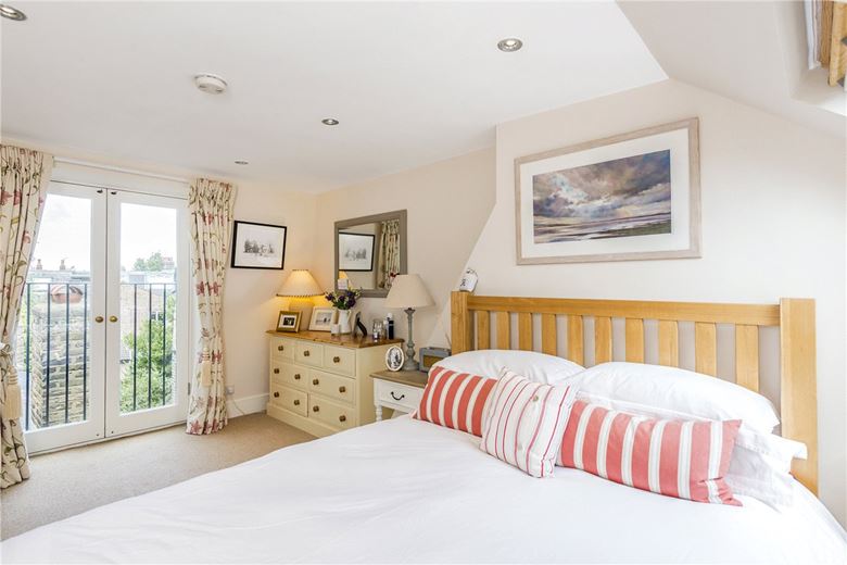 2 bedroom flat, Inglethorpe Street, London SW6 - Let Agreed