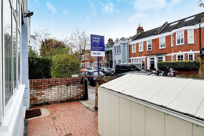 2 bedroom flat, Sedlescombe Road, London SW6 - Let Agreed