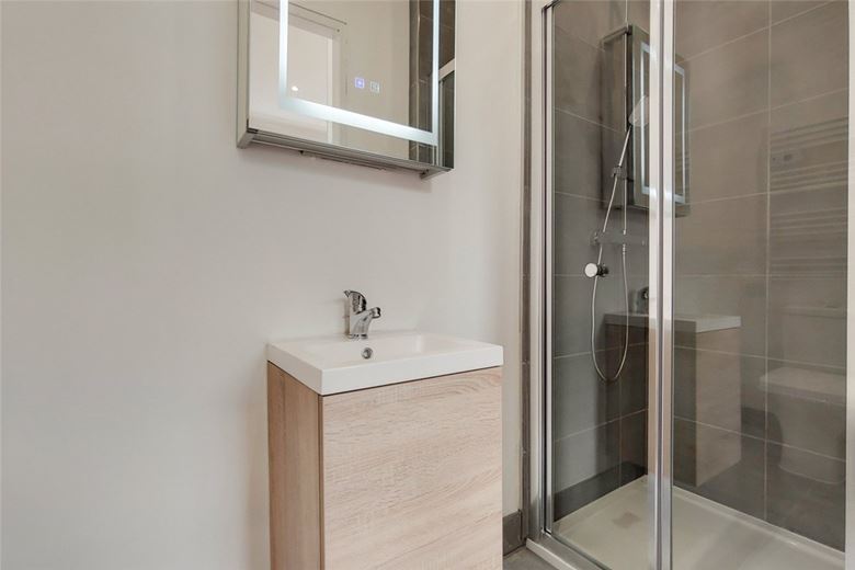 2 bedroom flat, Sedlescombe Road, London SW6 - Let Agreed