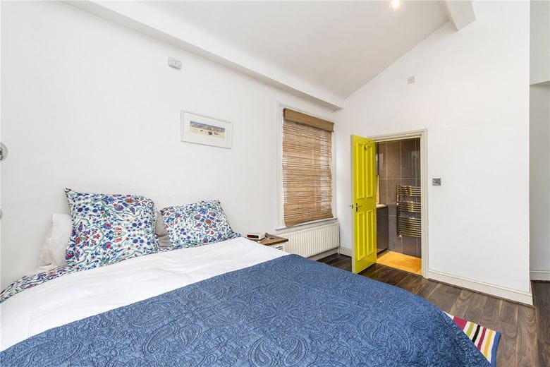 3 bedroom maisonette, Niton Street, London SW6