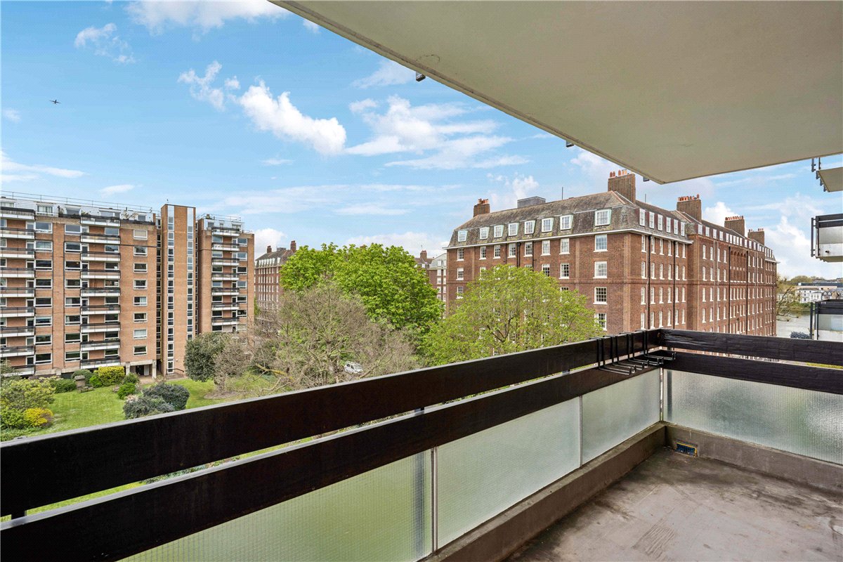 3 bedroom flat, Napier Court, Ranelagh Gardens SW6 - Available