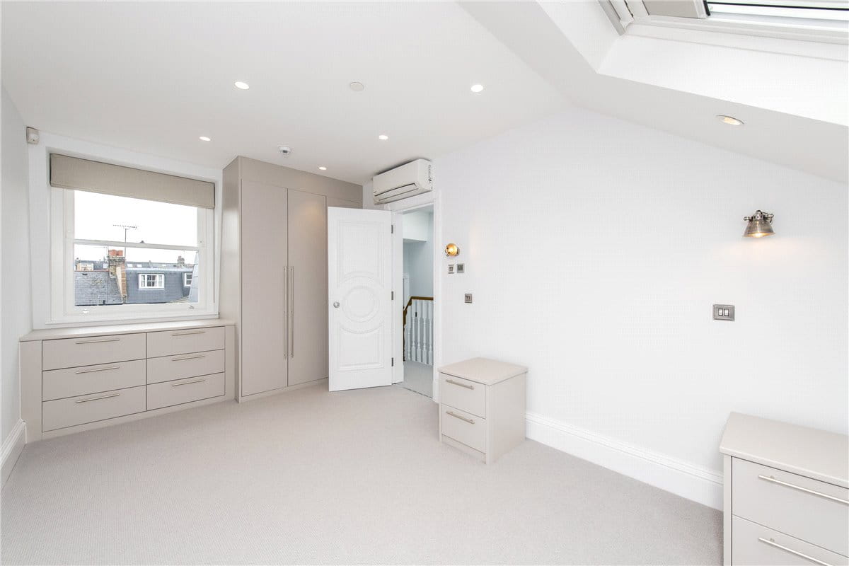 5 bedroom house, Kimbell Gardens, London SW6 - Available