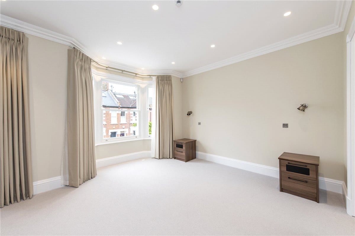 5 bedroom house, Kimbell Gardens, London SW6 - Available