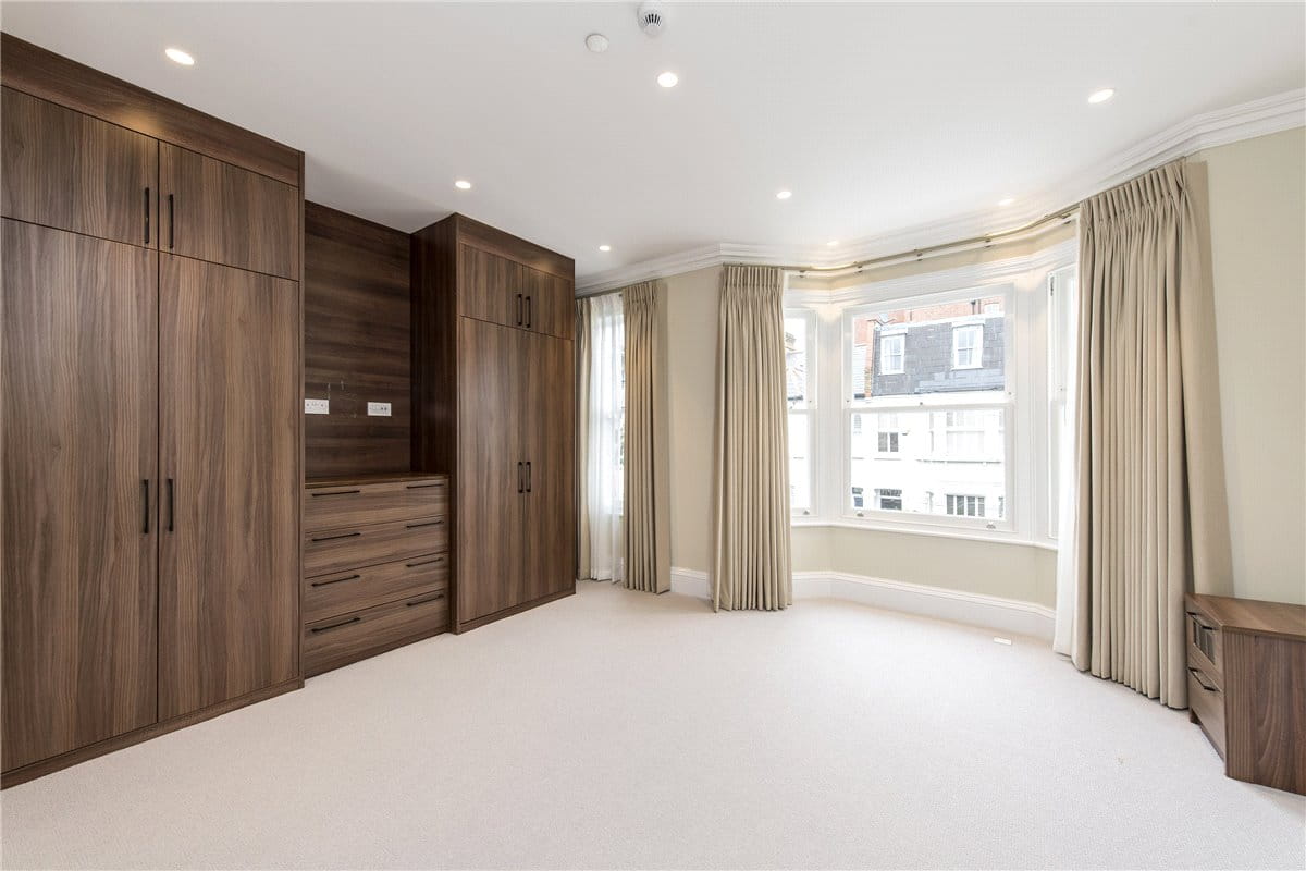 5 bedroom house, Kimbell Gardens, London SW6 - Available