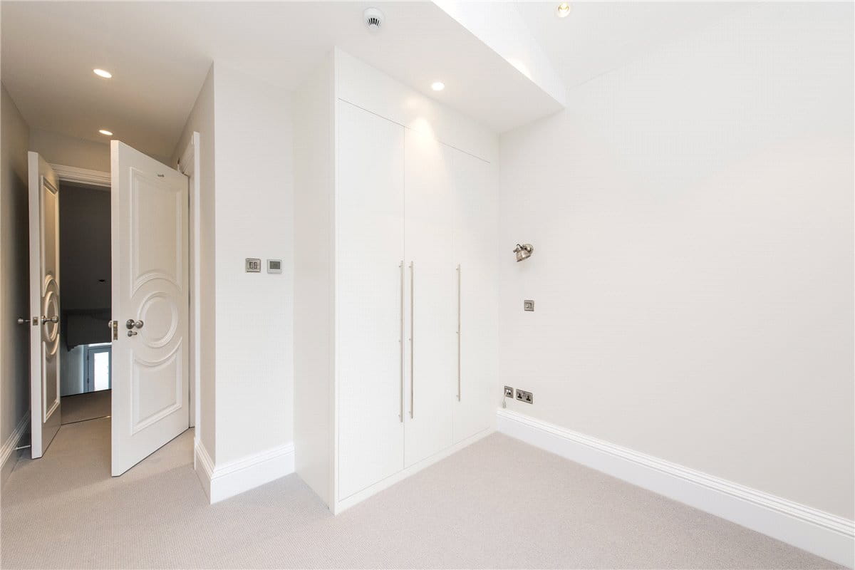 5 bedroom house, Kimbell Gardens, London SW6 - Available