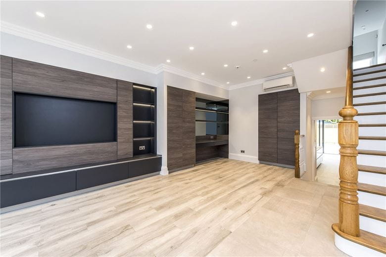 5 bedroom house, Kimbell Gardens, London SW6 - Available