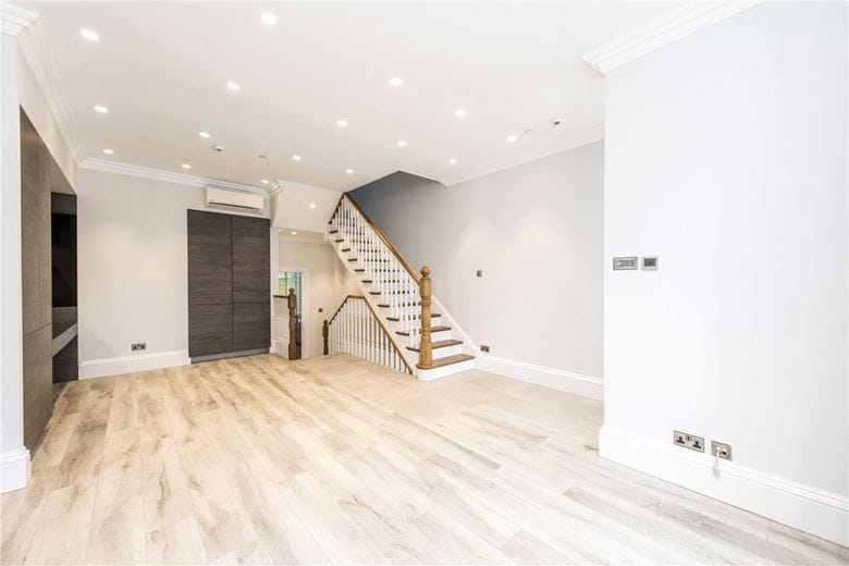 5 bedroom house, Kimbell Gardens, London SW6 - Available