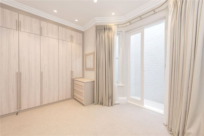 5 bedroom house, Kimbell Gardens, London SW6 - Available