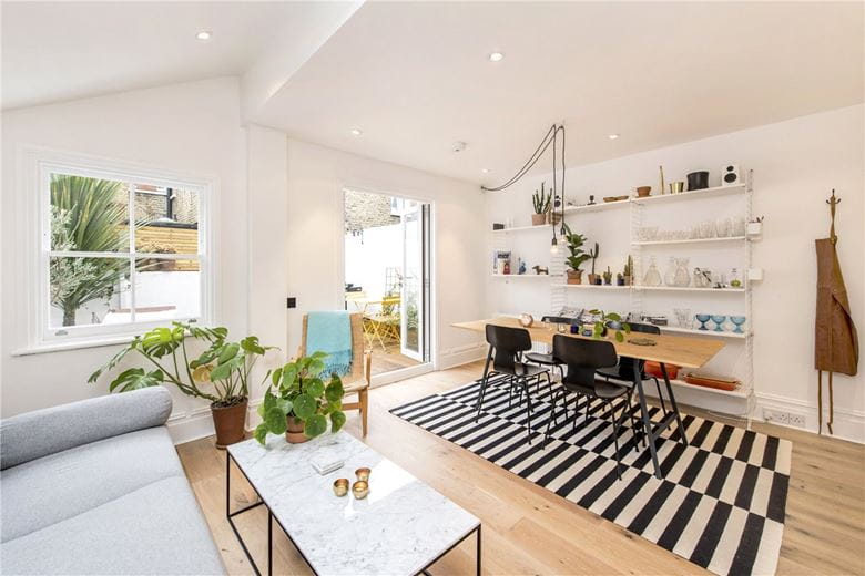 2 bedroom flat, Mendora Road, London SW6 - Let Agreed