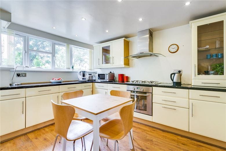2 bedroom flat, Philpot Square, London SW6 - Available