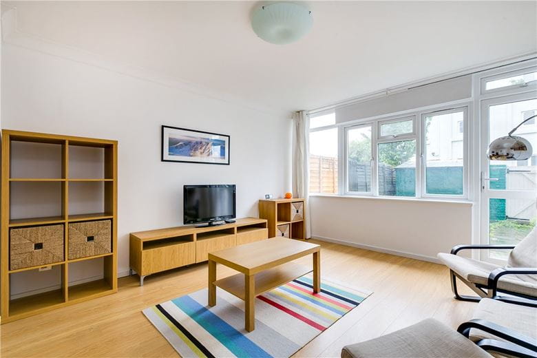 2 bedroom flat, Philpot Square, London SW6 - Available