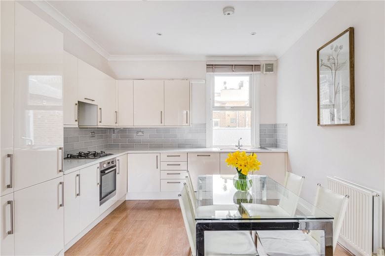 3 bedroom flat, Danehurst Street, London SW6 - Available